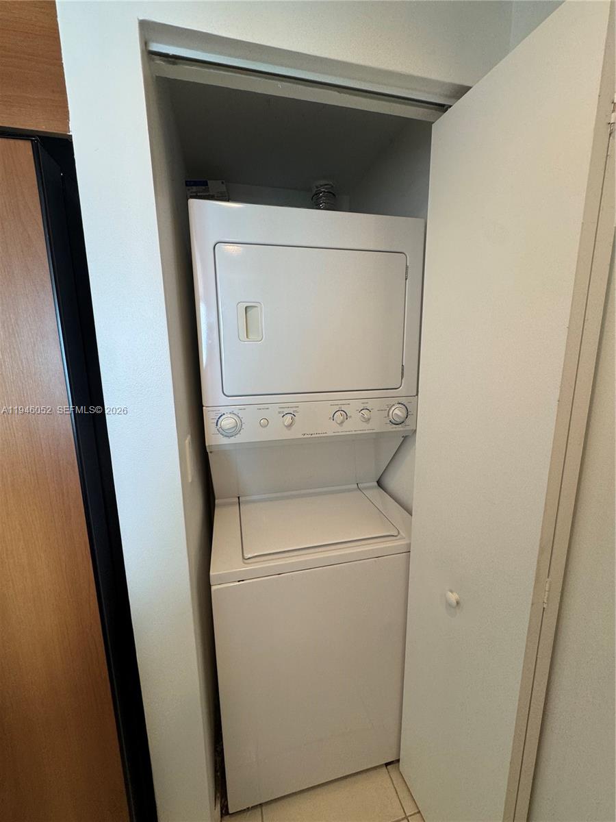 325 S Biscayne Blvd #2120, Miami FL 33131