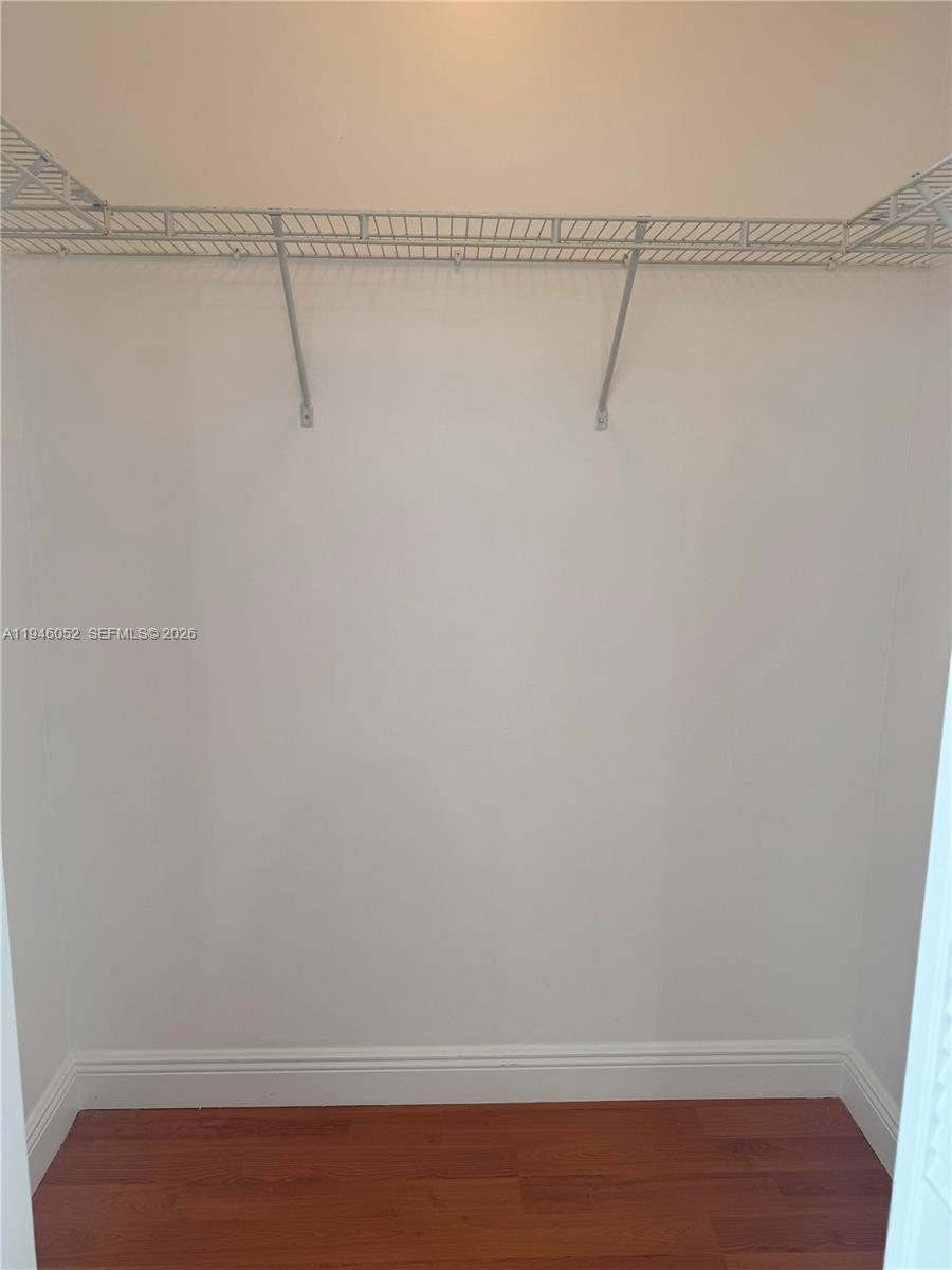 325 S Biscayne Blvd #2120, Miami FL 33131