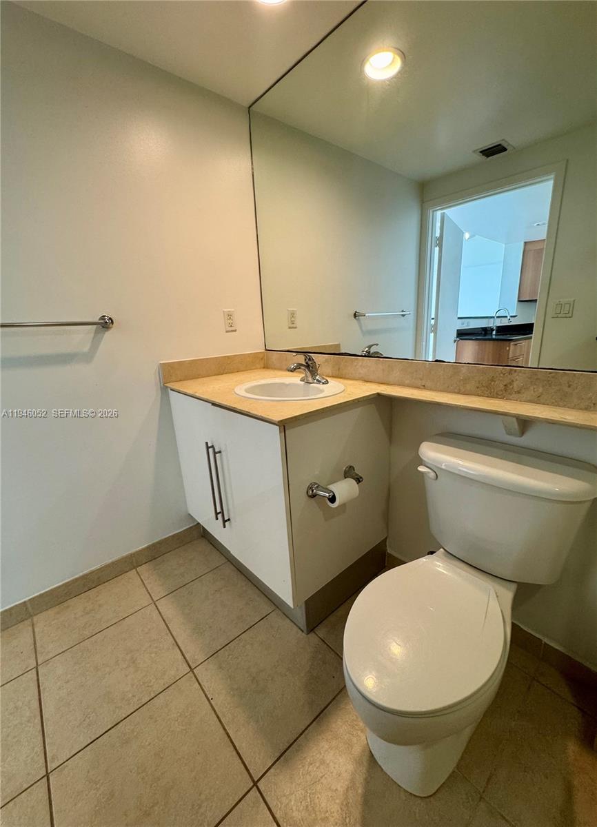 325 S Biscayne Blvd #2120, Miami FL 33131
