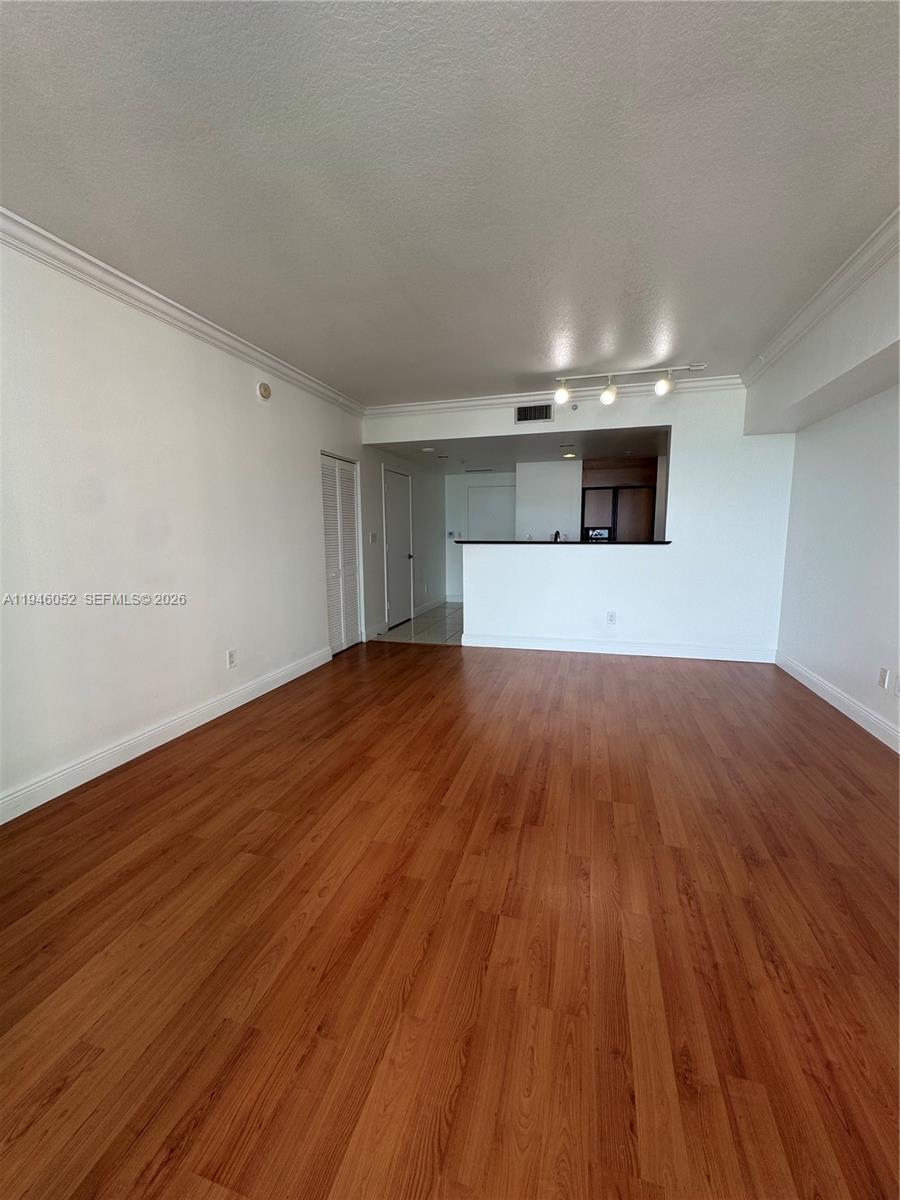 325 S Biscayne Blvd #2120, Miami FL 33131
