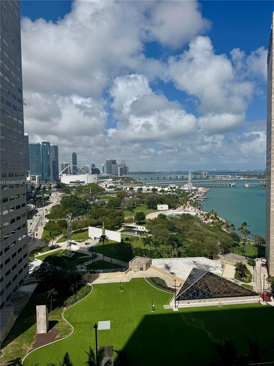 325 S Biscayne Blvd #2120, Miami FL 33131