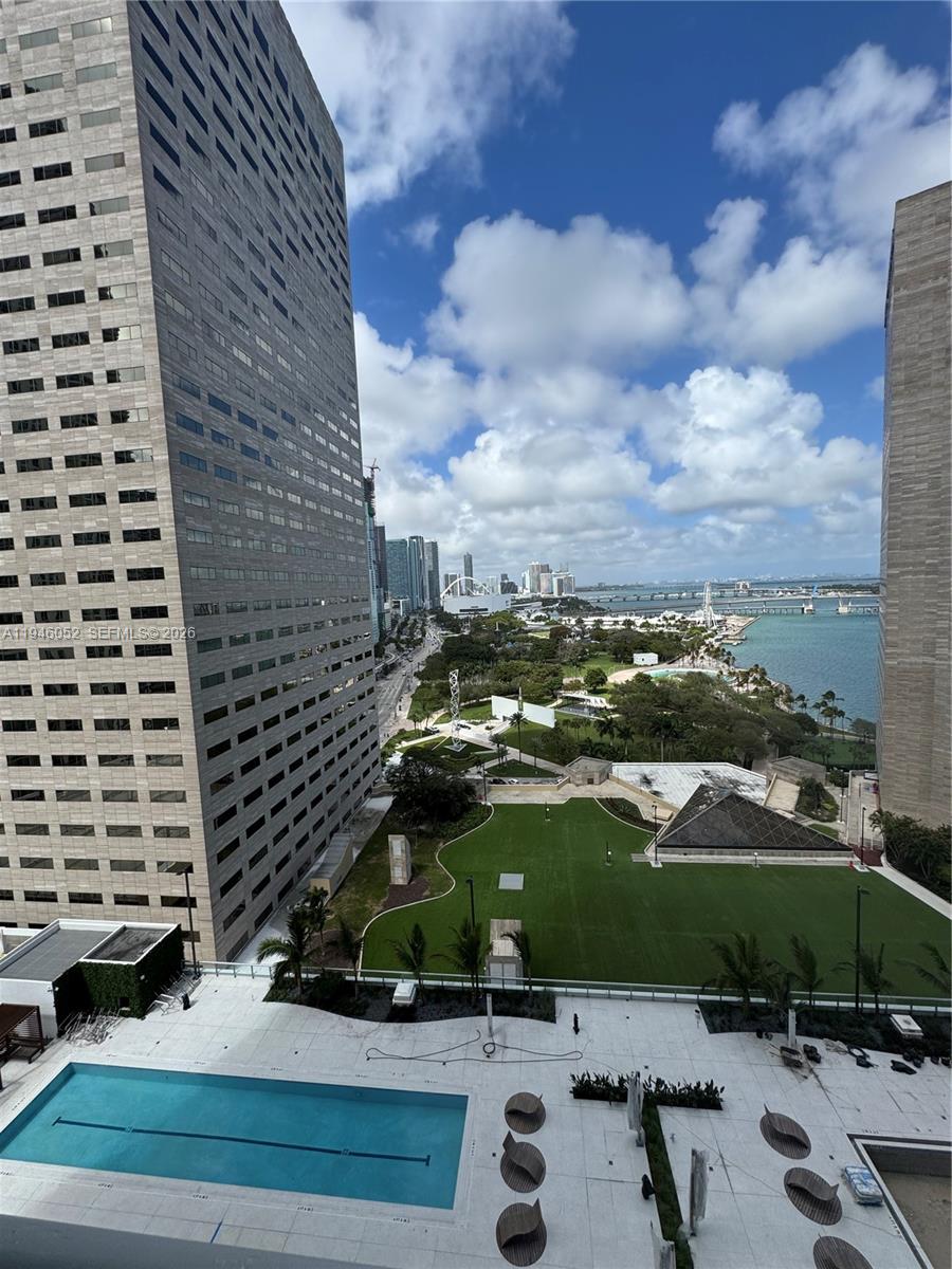 325 S Biscayne Blvd #2120, Miami FL 33131