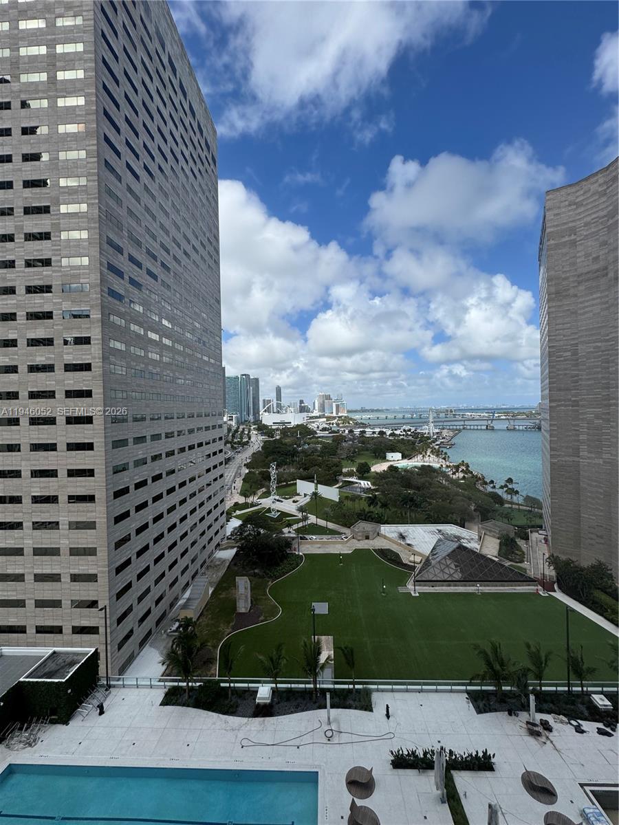 325 S Biscayne Blvd #2120, Miami FL 33131