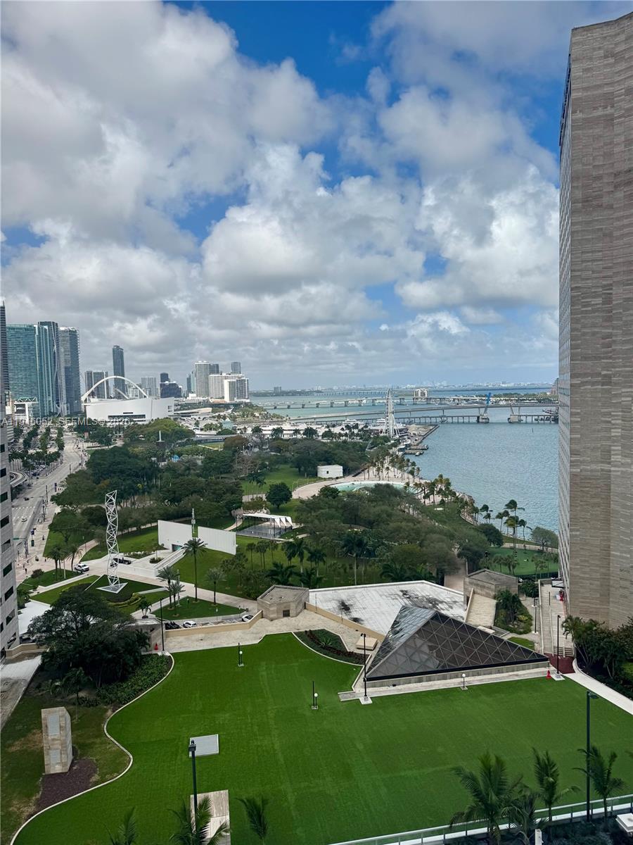 325 S Biscayne Blvd #2120, Miami FL 33131