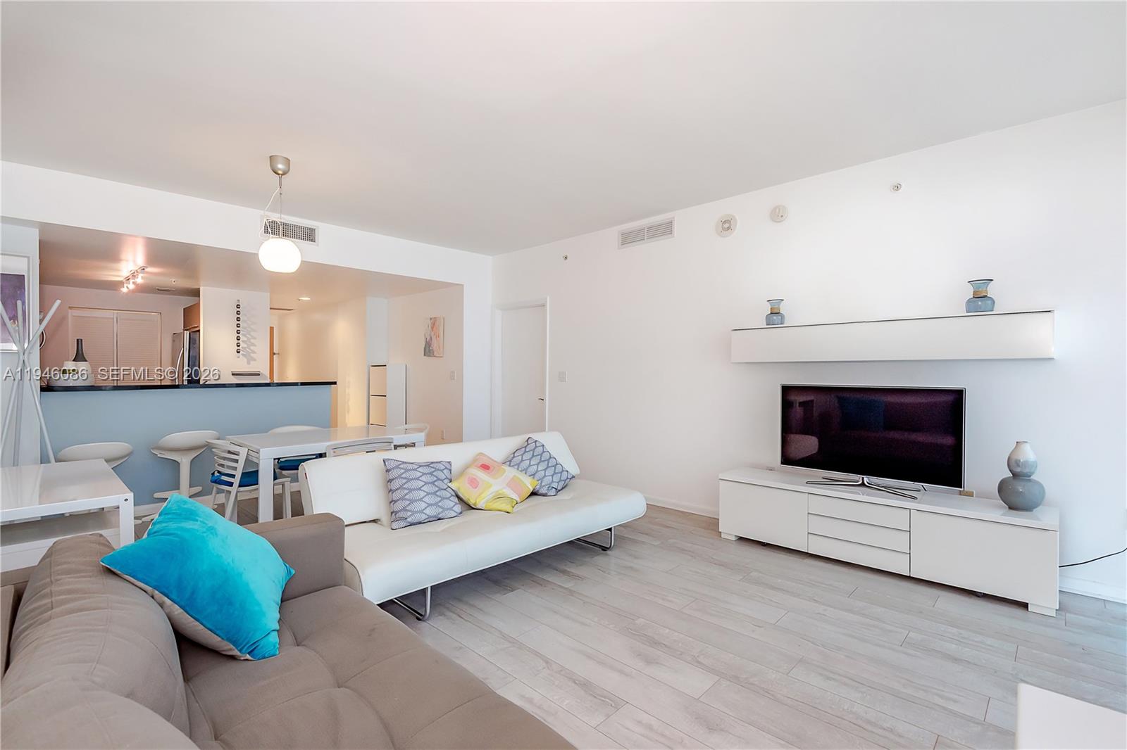 253 NE 2nd St #907, Miami FL 33132