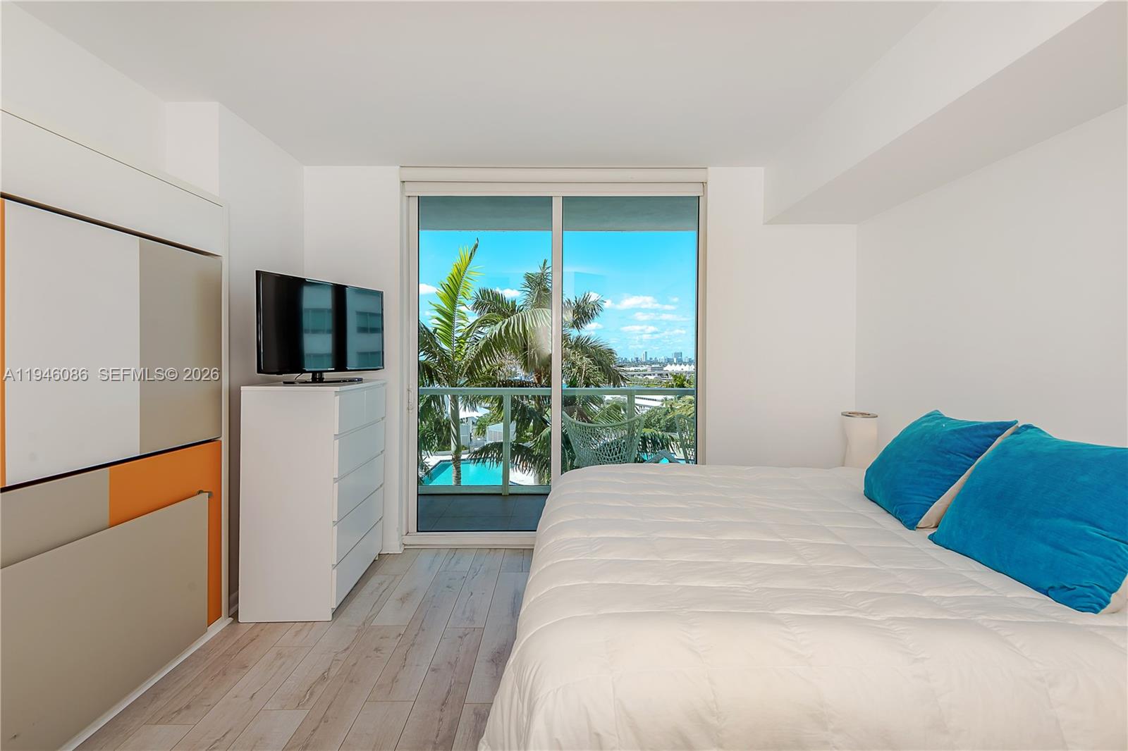 253 NE 2nd St #907, Miami FL 33132