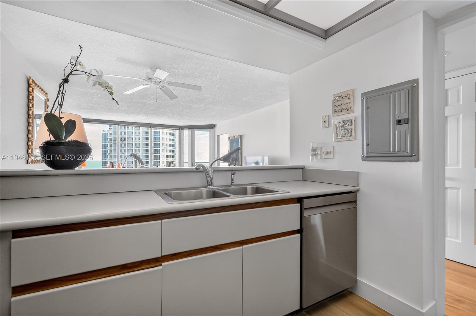 400 S Pointe Dr #1608, Miami Beach FL 33139
