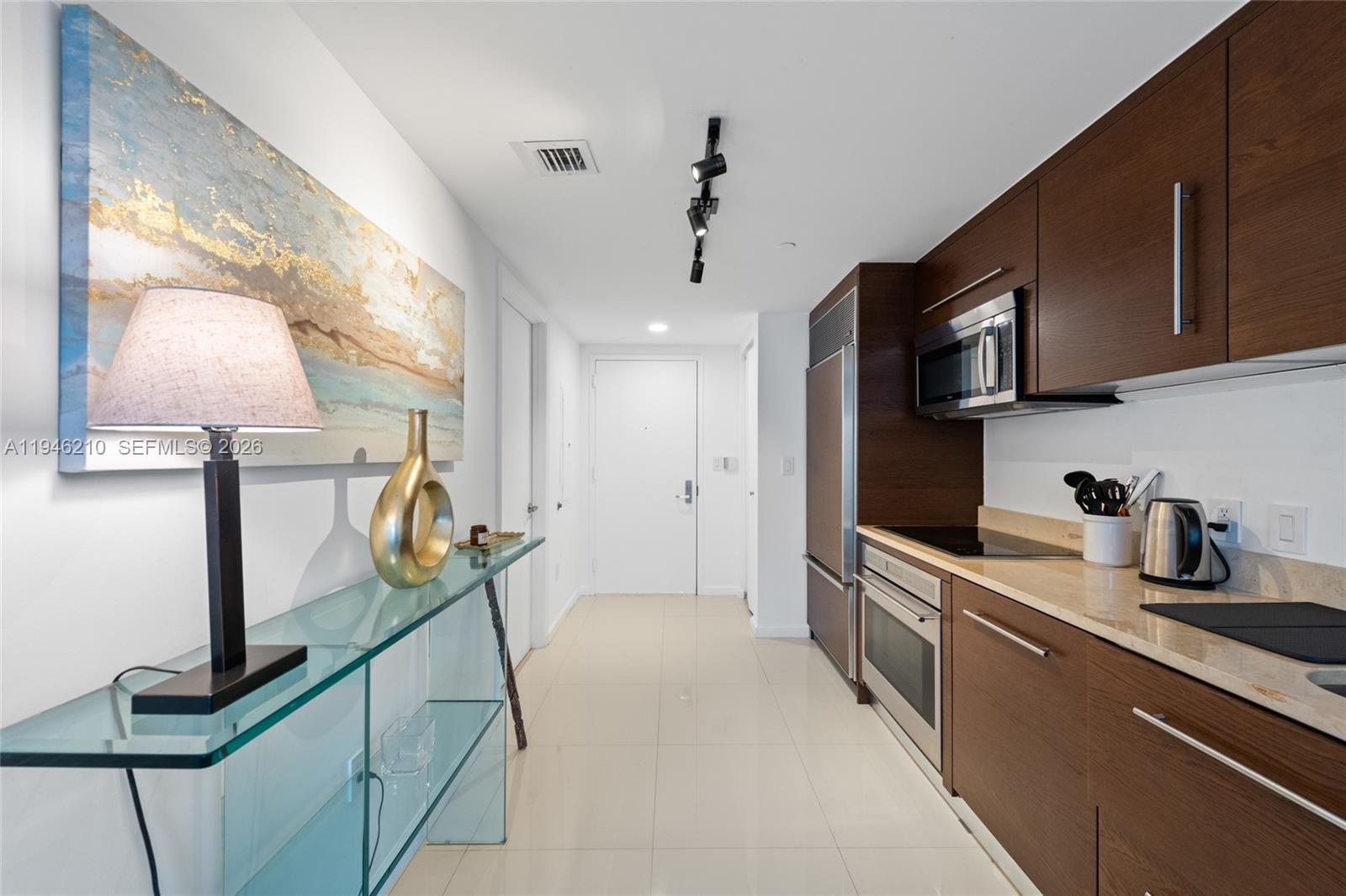 465 Brickell Ave #904, Miami FL 33131