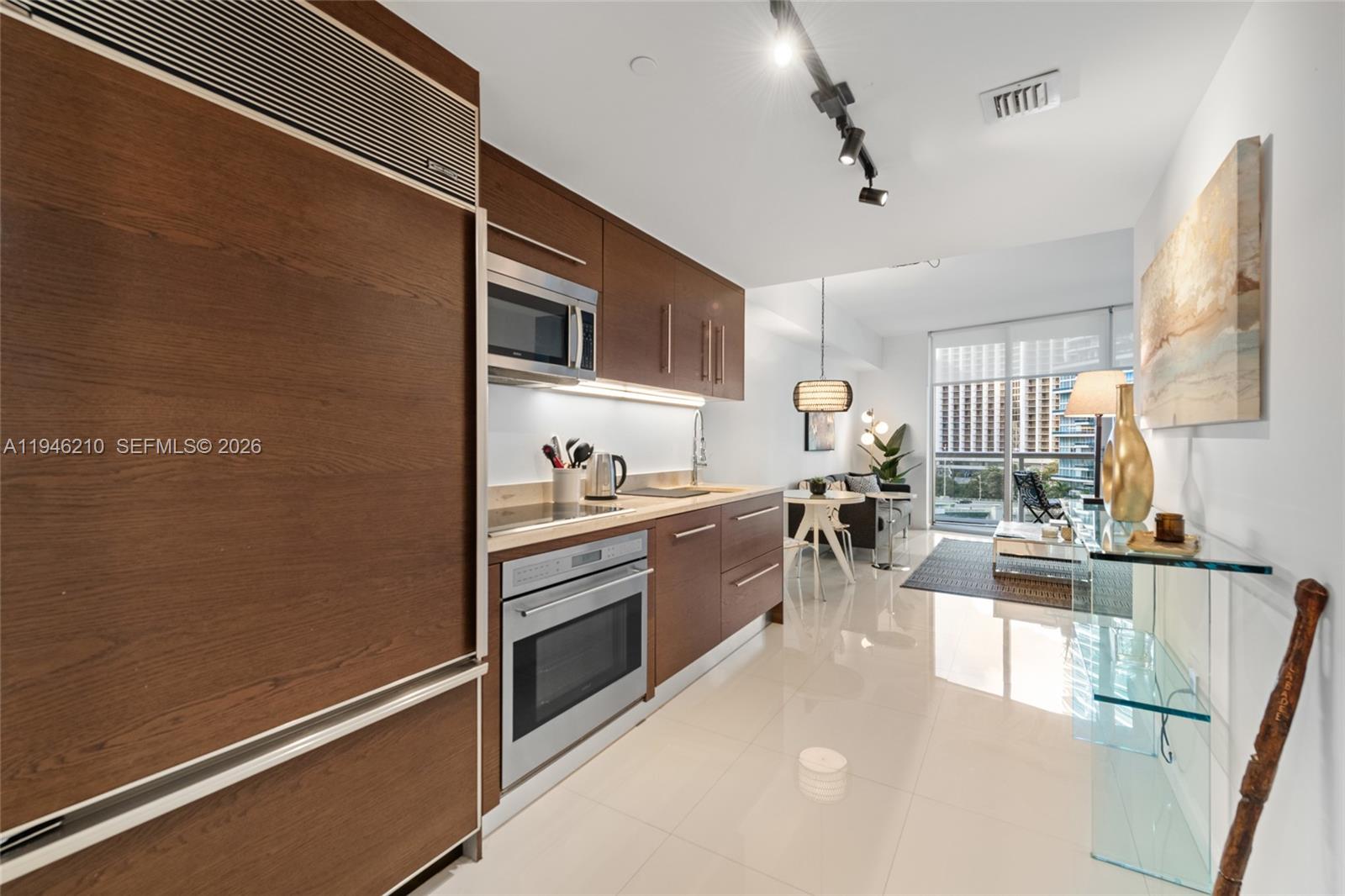465 Brickell Ave #904, Miami FL 33131