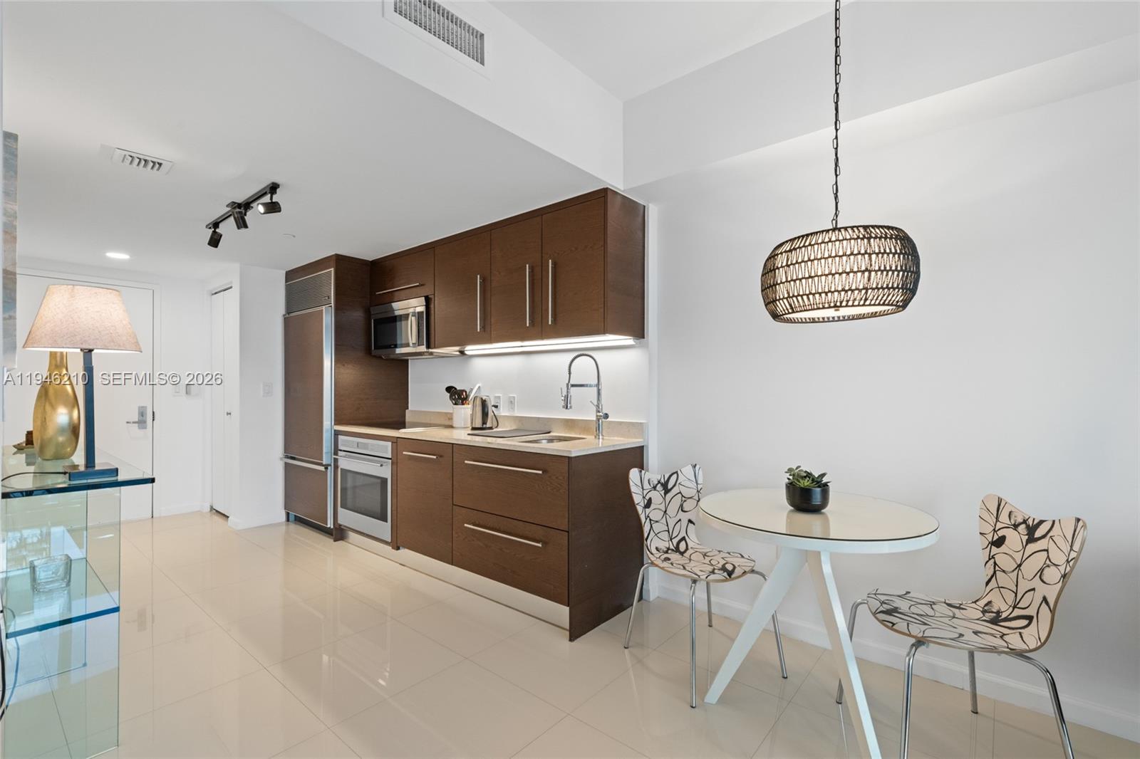 465 Brickell Ave #904, Miami FL 33131