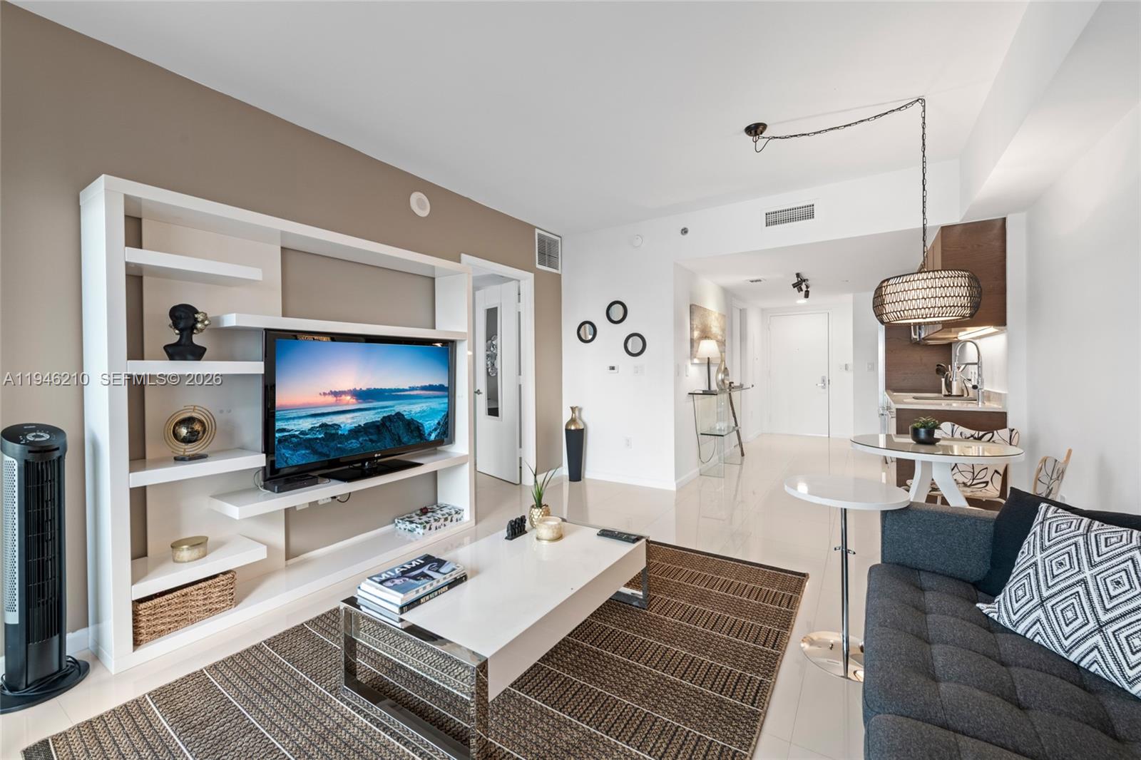 465 Brickell Ave #904, Miami FL 33131