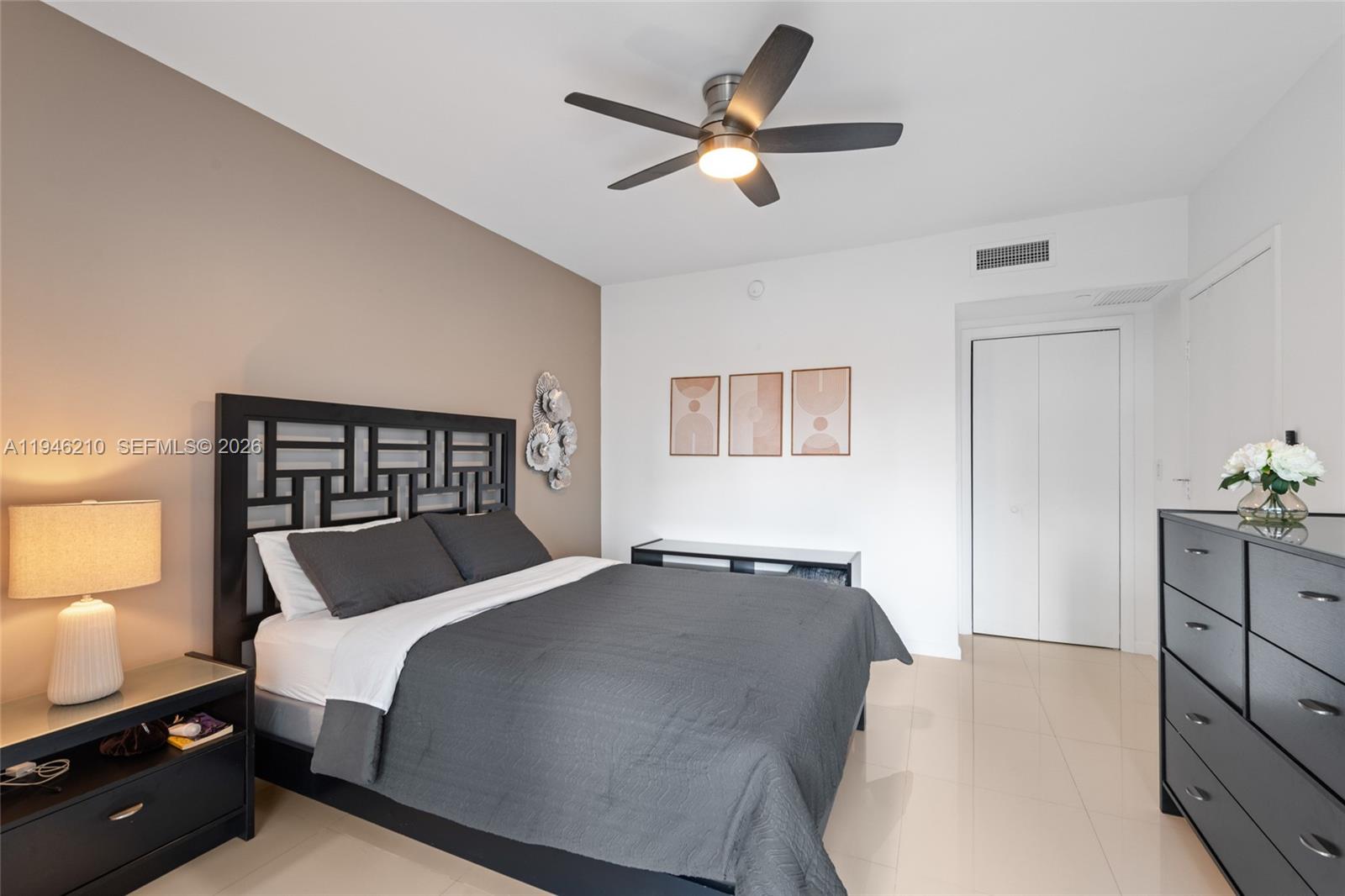 465 Brickell Ave #904, Miami FL 33131