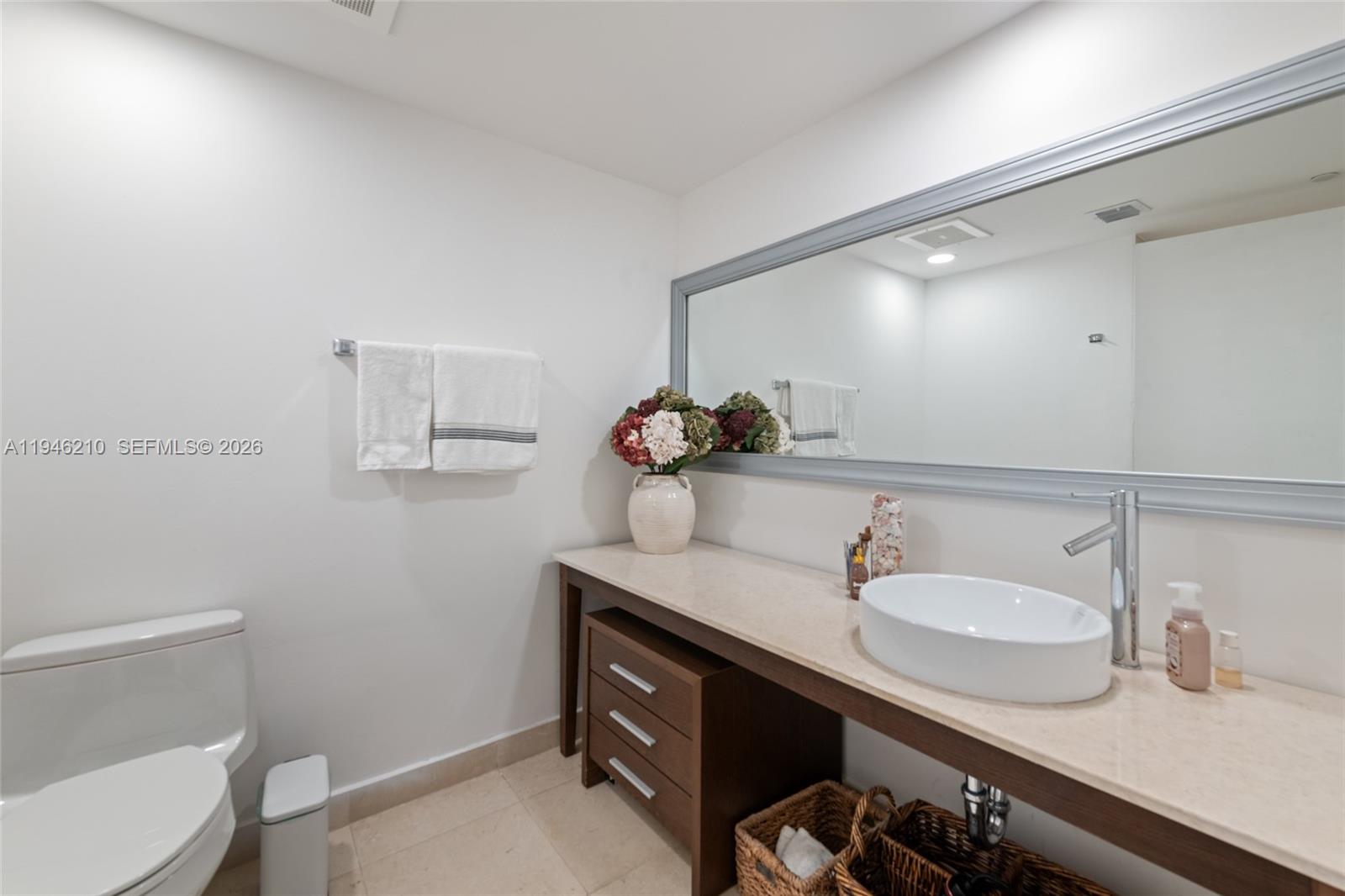 465 Brickell Ave #904, Miami FL 33131
