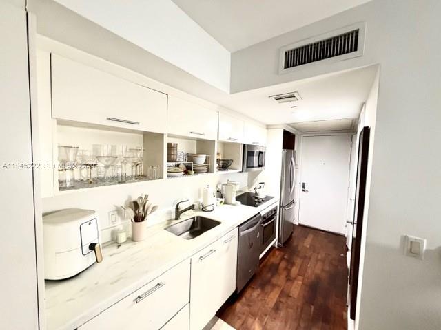 50 Biscayne Blvd #705, Miami FL 33132