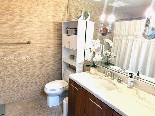 50 Biscayne Blvd #705, Miami FL 33132