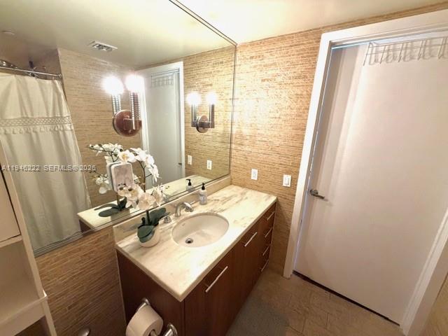50 Biscayne Blvd #705, Miami FL 33132