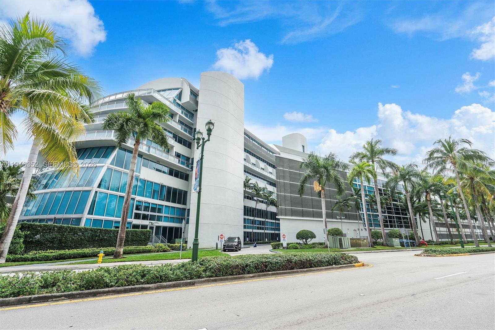 2950 NE 188th St #310, Aventura FL 33180