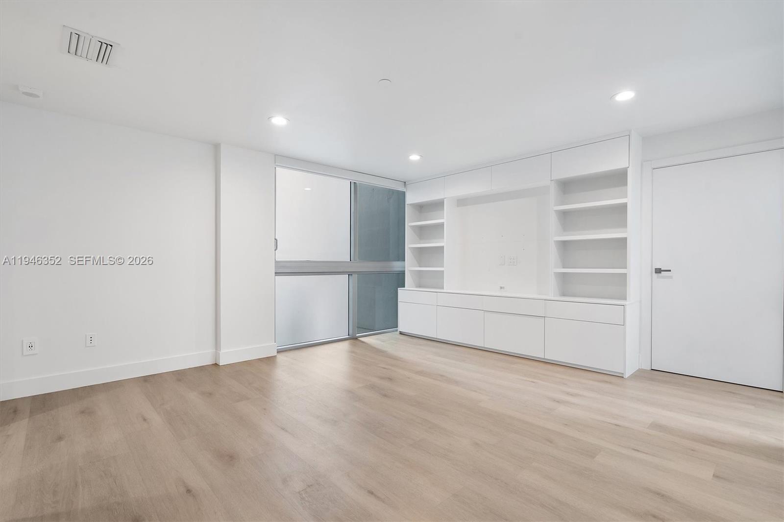 2950 NE 188th St #310, Aventura FL 33180