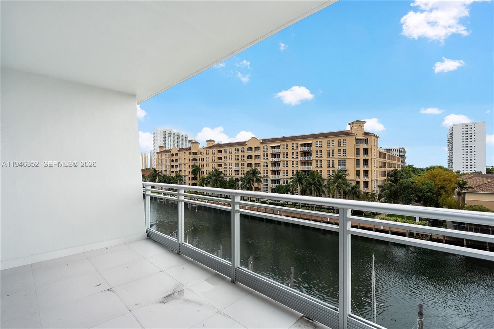 2950 NE 188th St #310, Aventura FL 33180