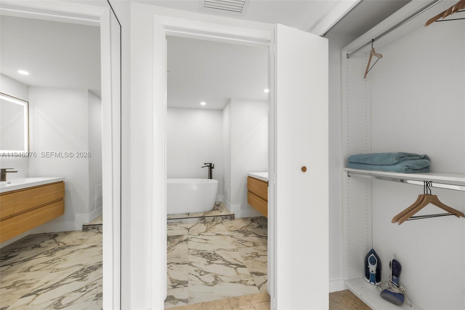 485 Brickell Ave #1804, Miami FL 33131