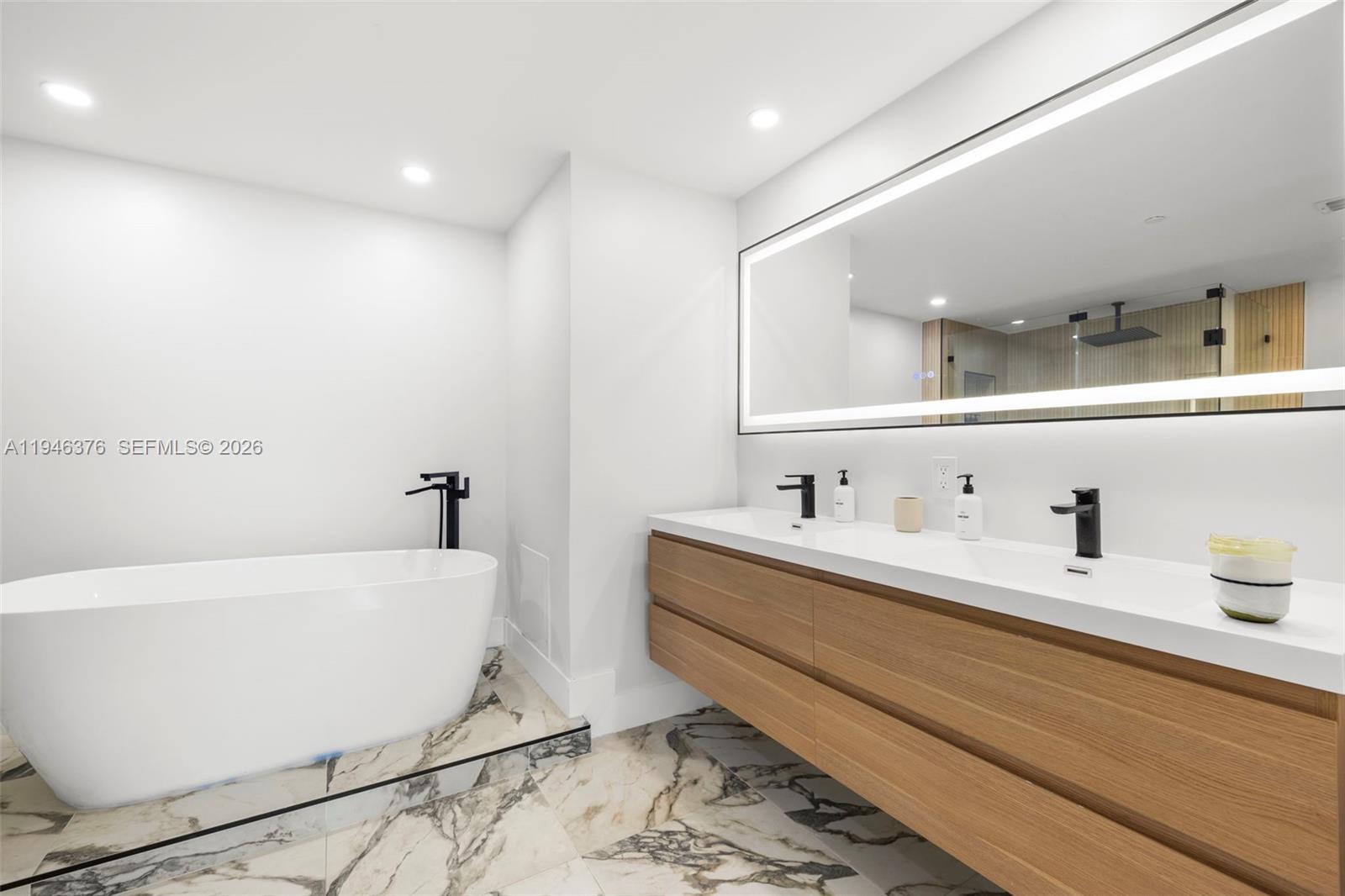 485 Brickell Ave #1804, Miami FL 33131