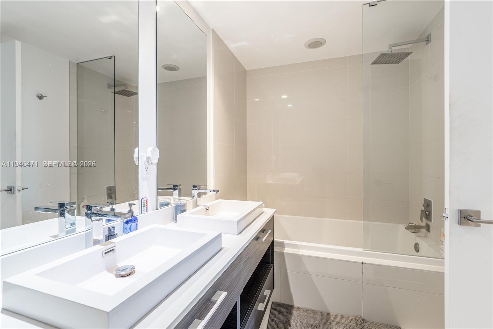 45 SW 9th St #1205, Miami FL 33130