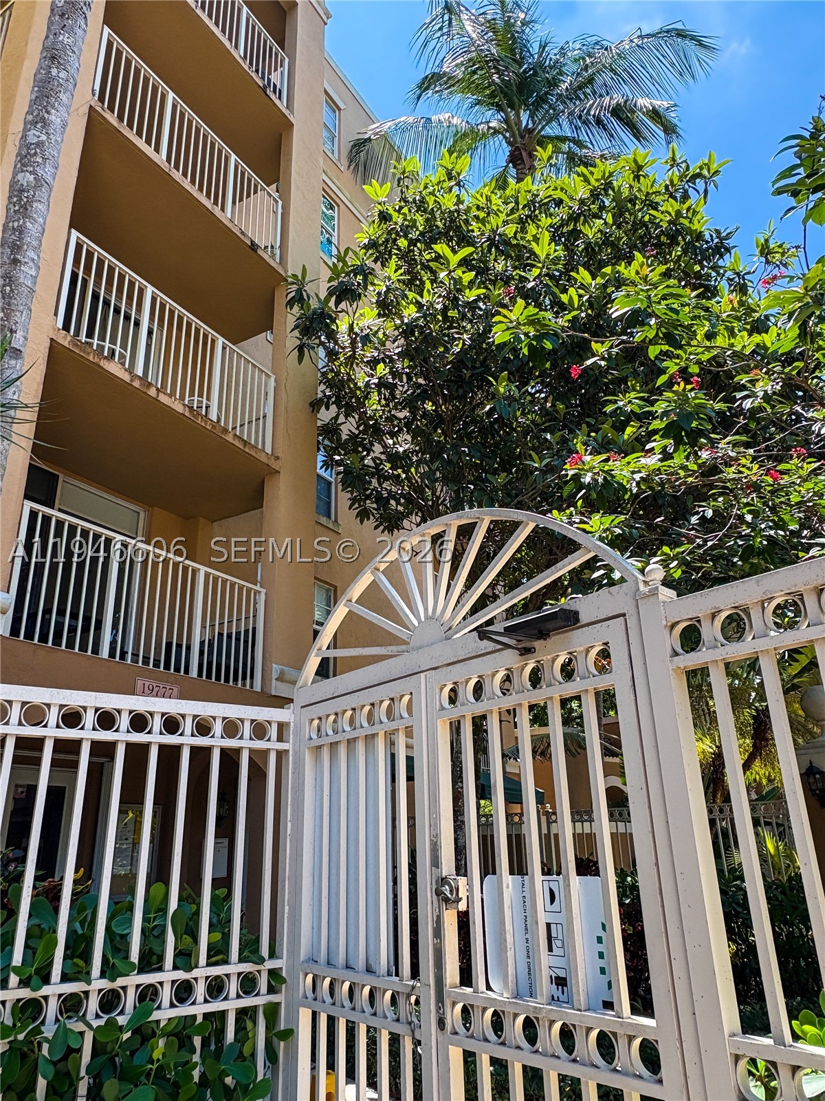 19701 E Country Club Dr #5605, Aventura FL 33180