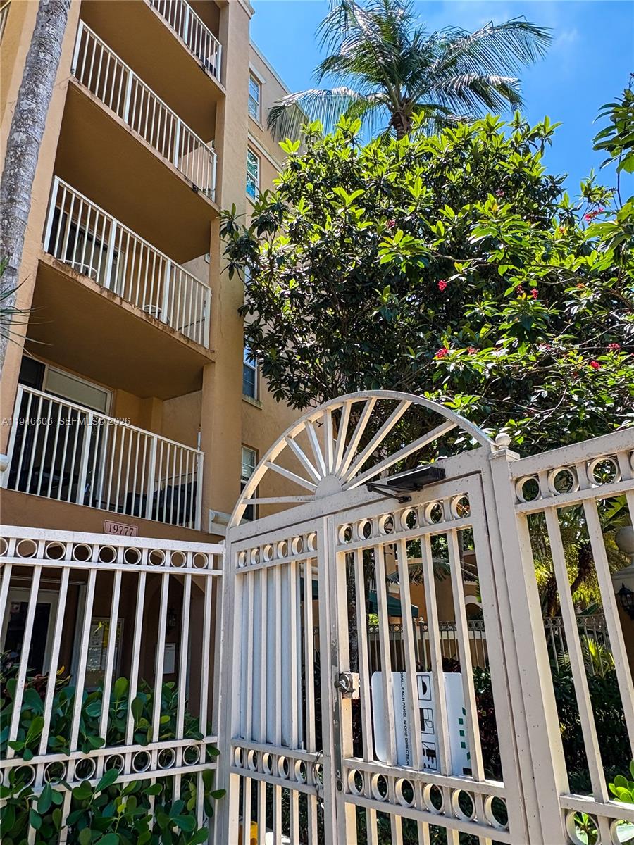 19701 E Country Club Dr #5605, Aventura FL 33180