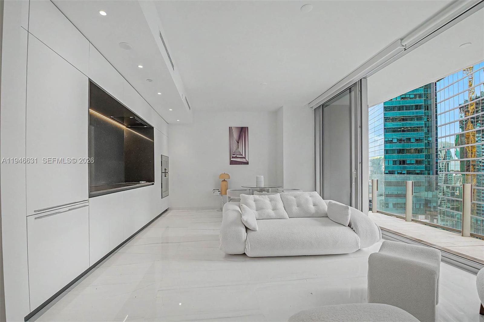 300 Biscayne Blvd Way #2808, Miami FL 33131