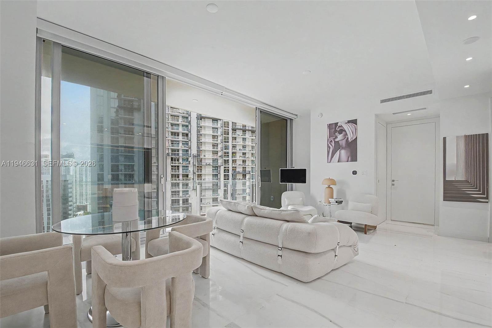 300 Biscayne Blvd Way #2808, Miami FL 33131