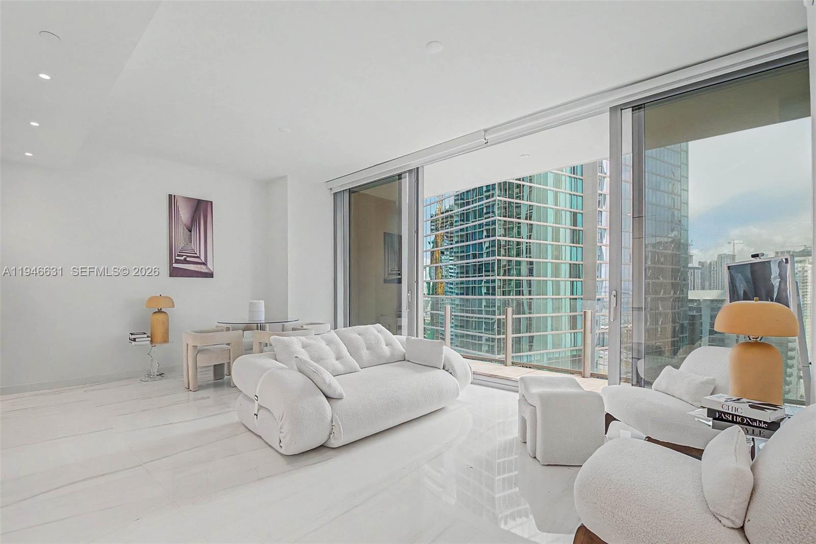 300 Biscayne Blvd Way #2808, Miami FL 33131