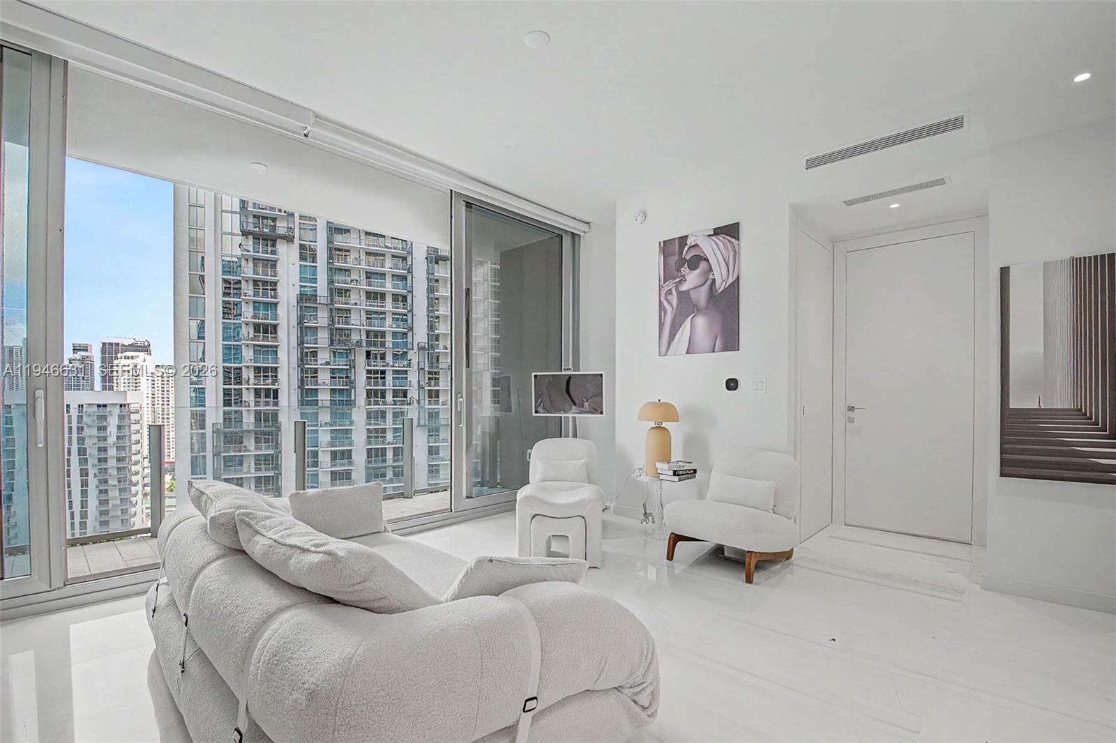 300 Biscayne Blvd Way #2808, Miami FL 33131