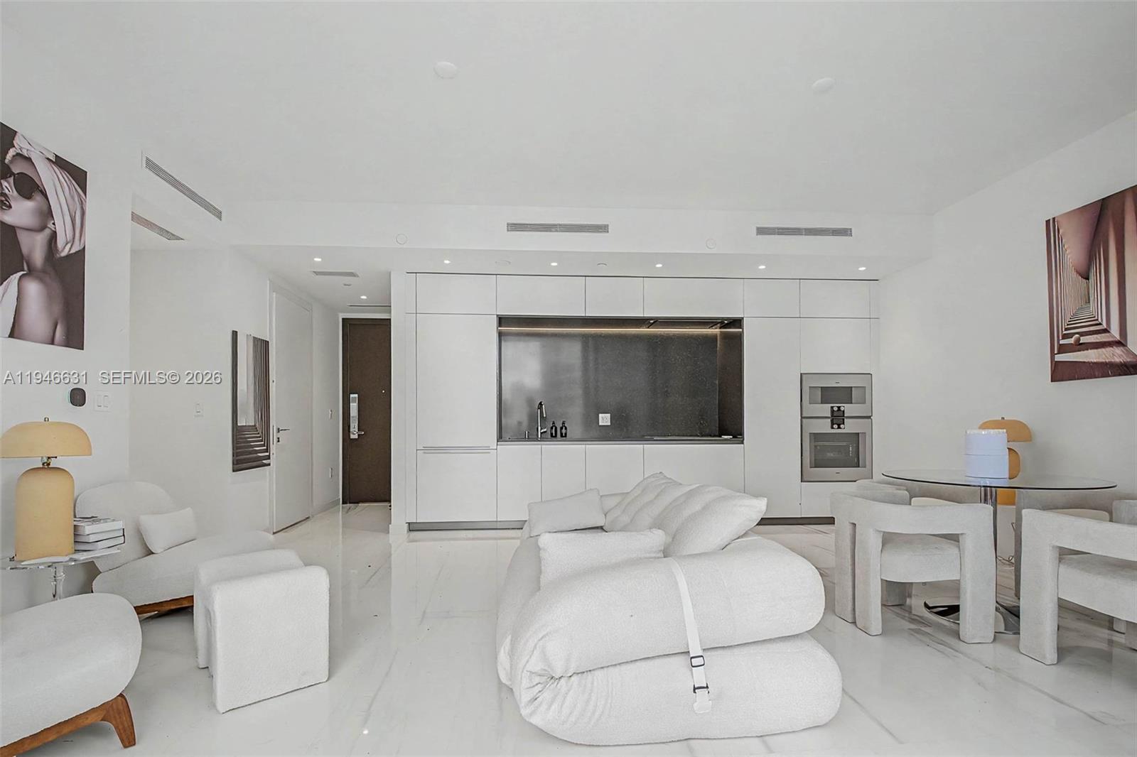 300 Biscayne Blvd Way #2808, Miami FL 33131