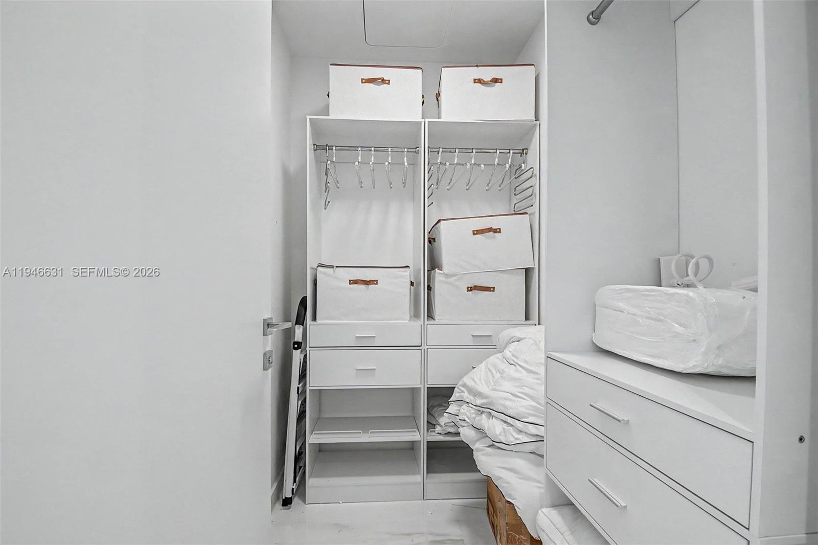 300 Biscayne Blvd Way #2808, Miami FL 33131