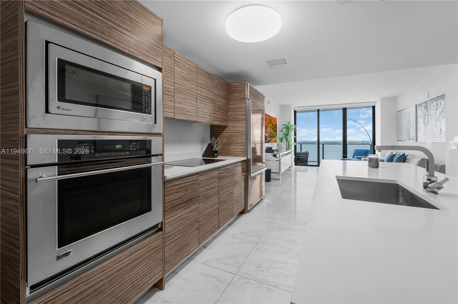 460 NE 28th St #3002, Miami FL 33137