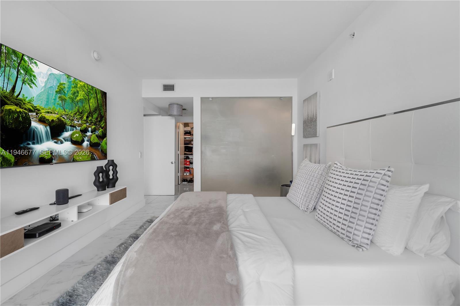 460 NE 28th St #3002, Miami FL 33137