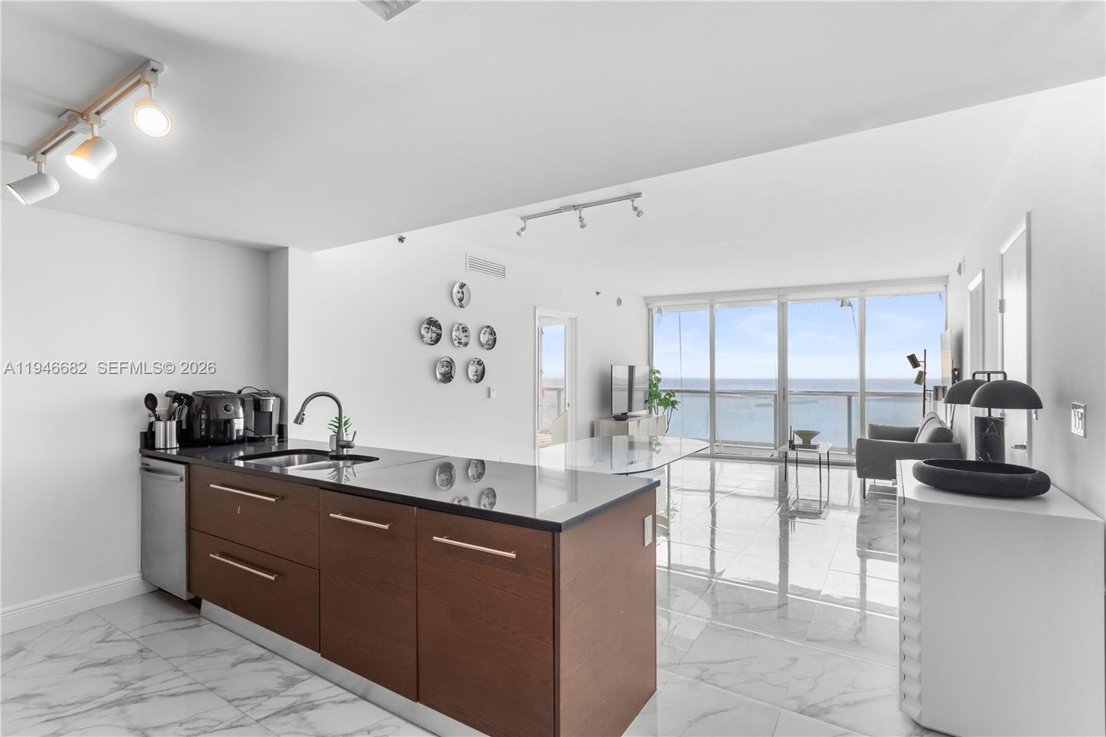 465 Brickell Ave #5505, Miami FL 33131
