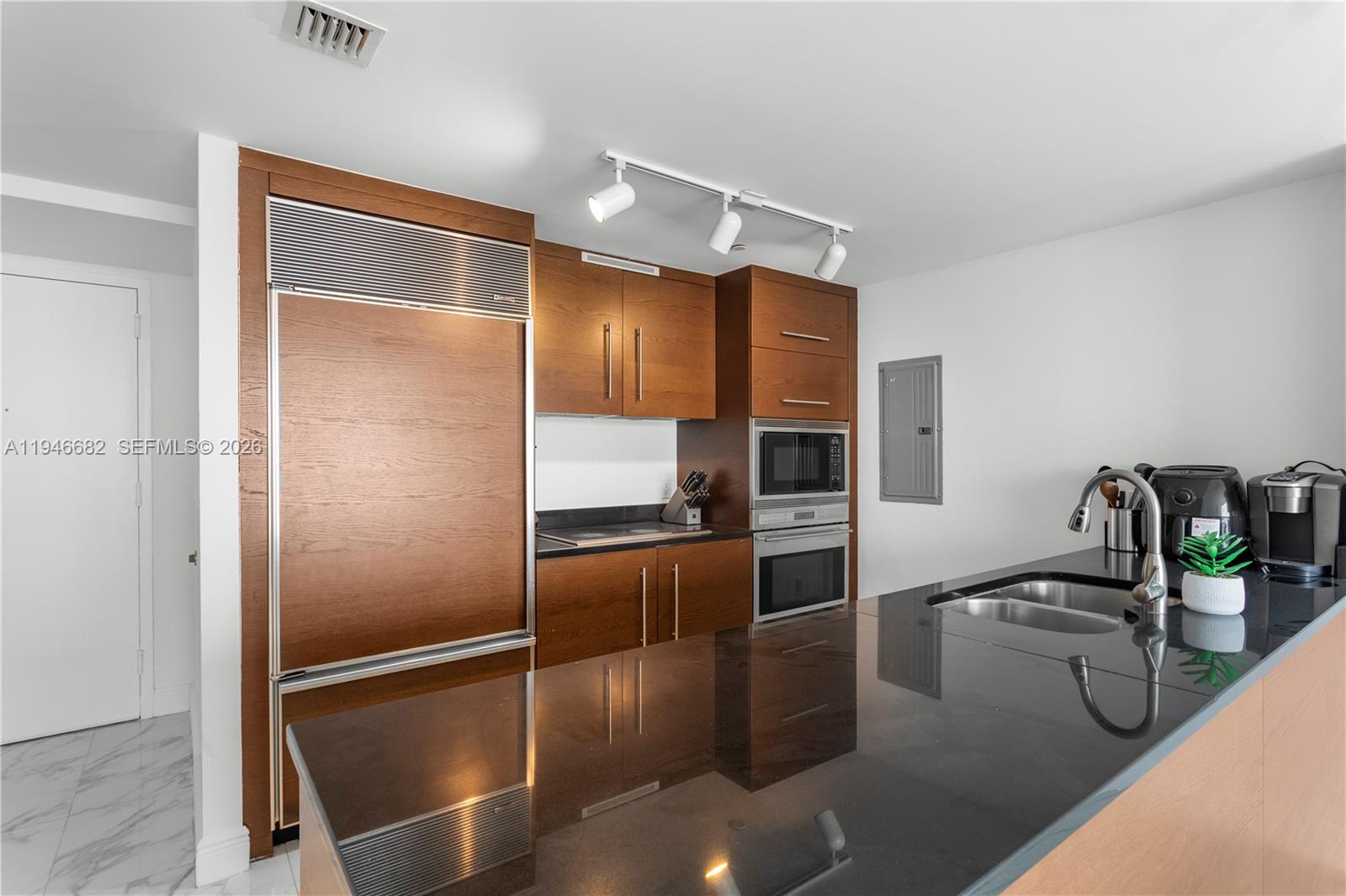 465 Brickell Ave #5505, Miami FL 33131