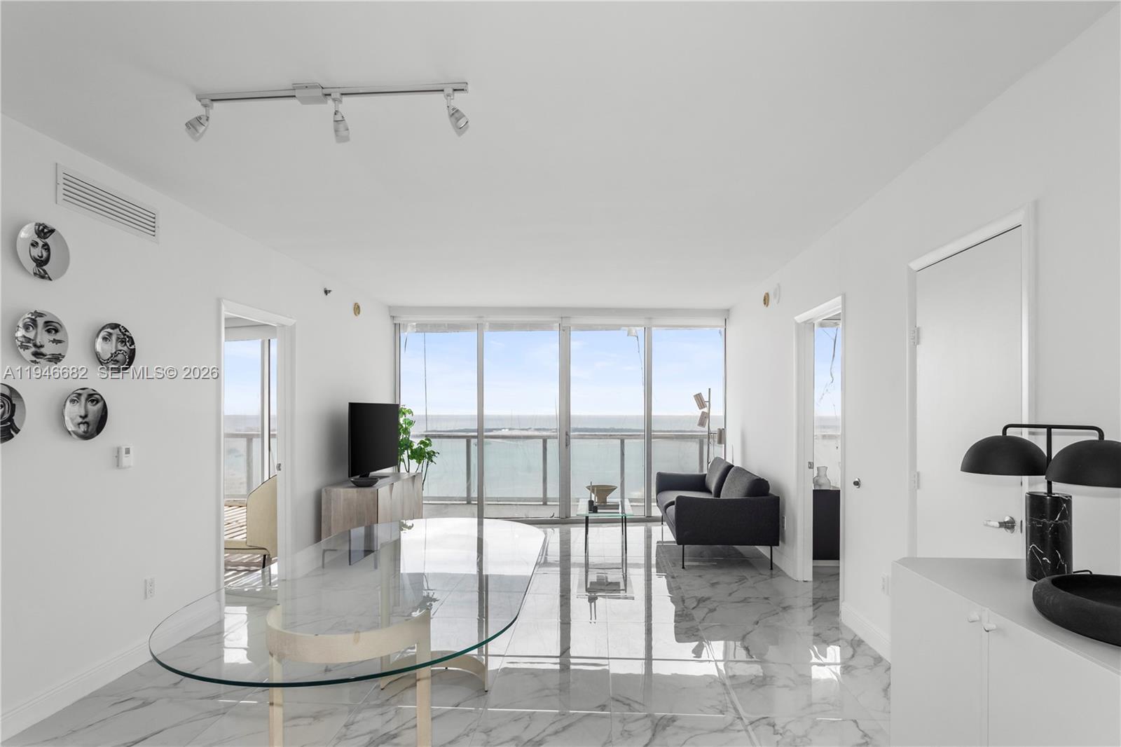 465 Brickell Ave #5505, Miami FL 33131