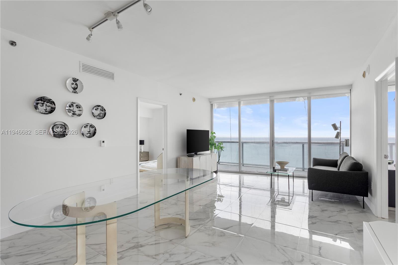 465 Brickell Ave #5505, Miami FL 33131