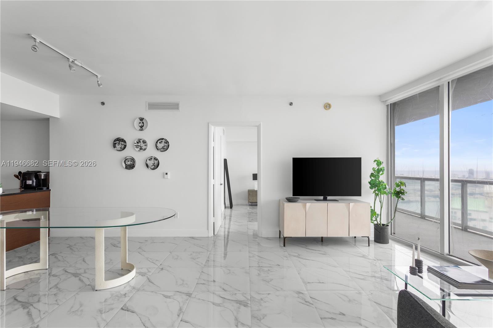 465 Brickell Ave #5505, Miami FL 33131