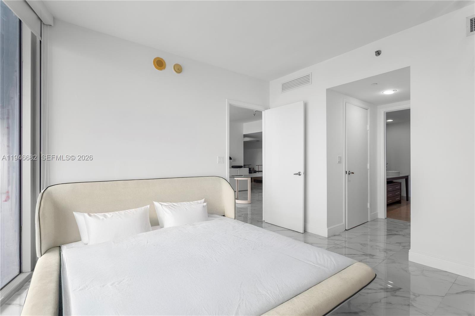 465 Brickell Ave #5505, Miami FL 33131