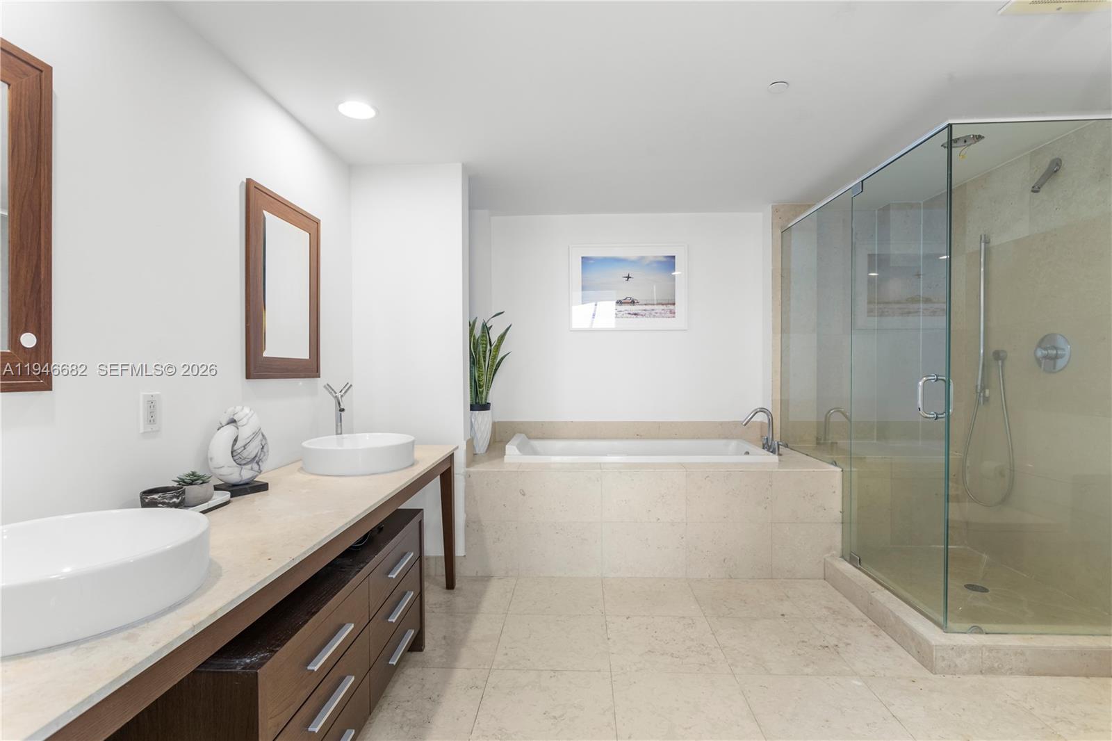 465 Brickell Ave #5505, Miami FL 33131
