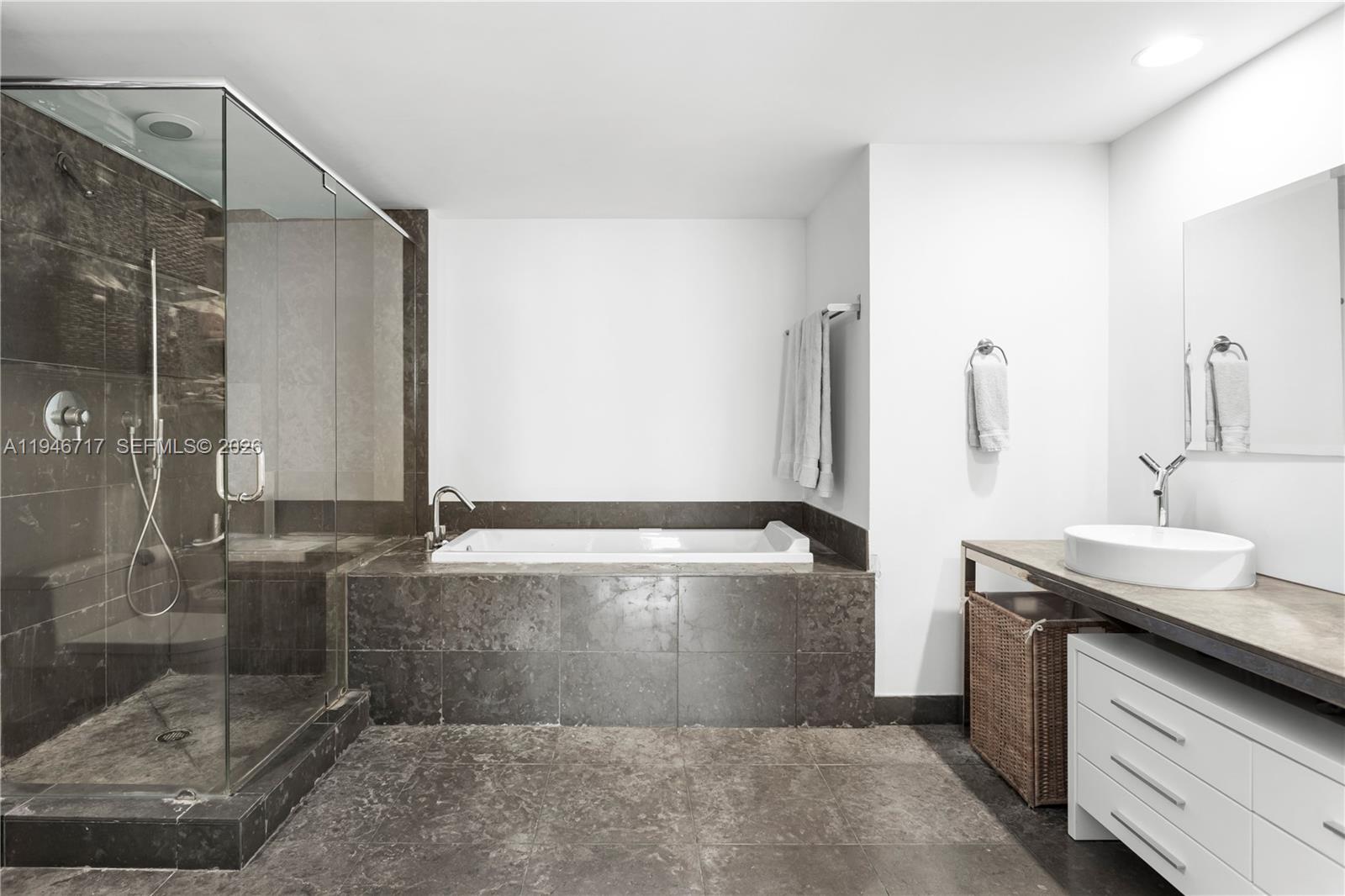 495 Brickell Ave #1001, Miami FL 33131