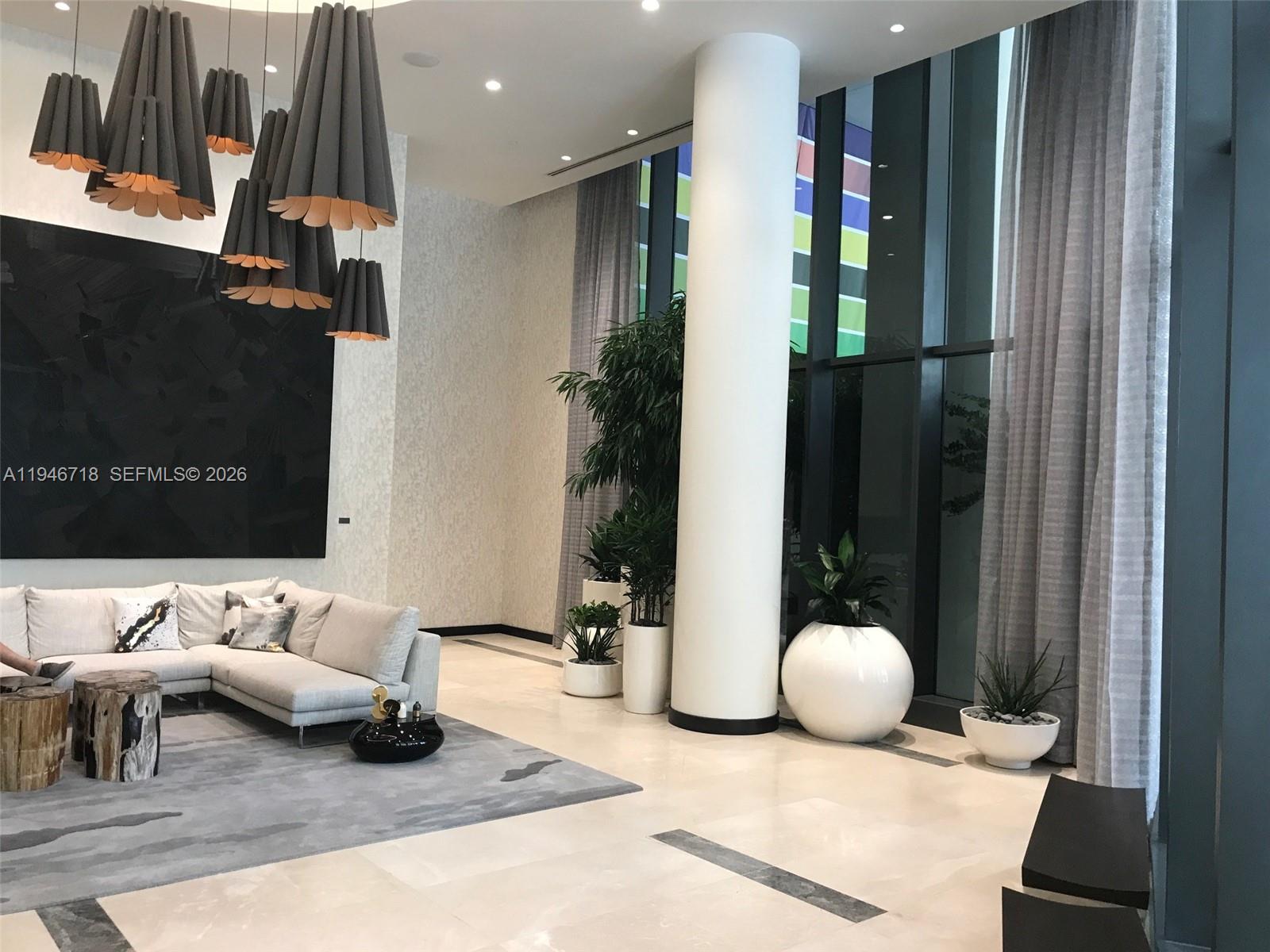 55 SW 9th St #2807, Miami FL 33130