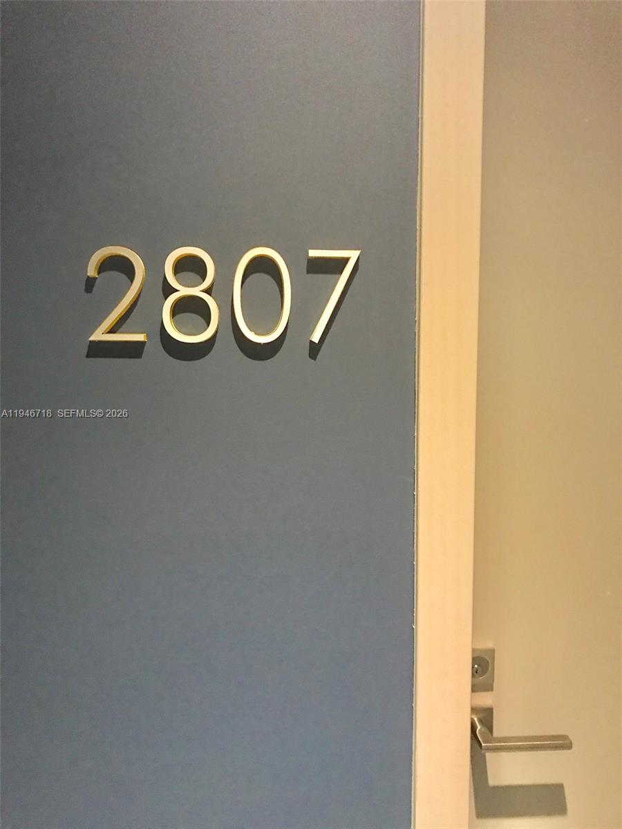 55 SW 9th St #2807, Miami FL 33130