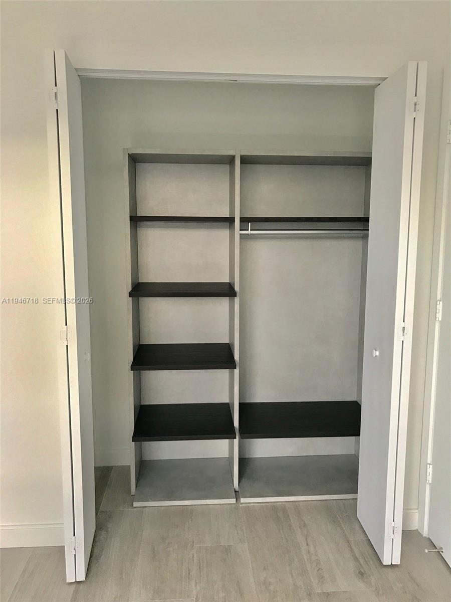 55 SW 9th St #2807, Miami FL 33130