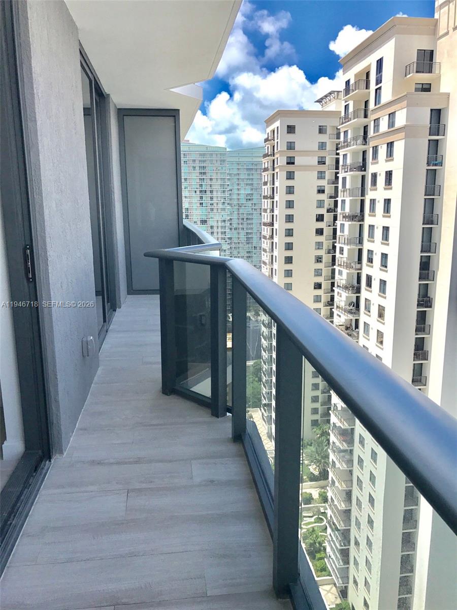 55 SW 9th St #2807, Miami FL 33130