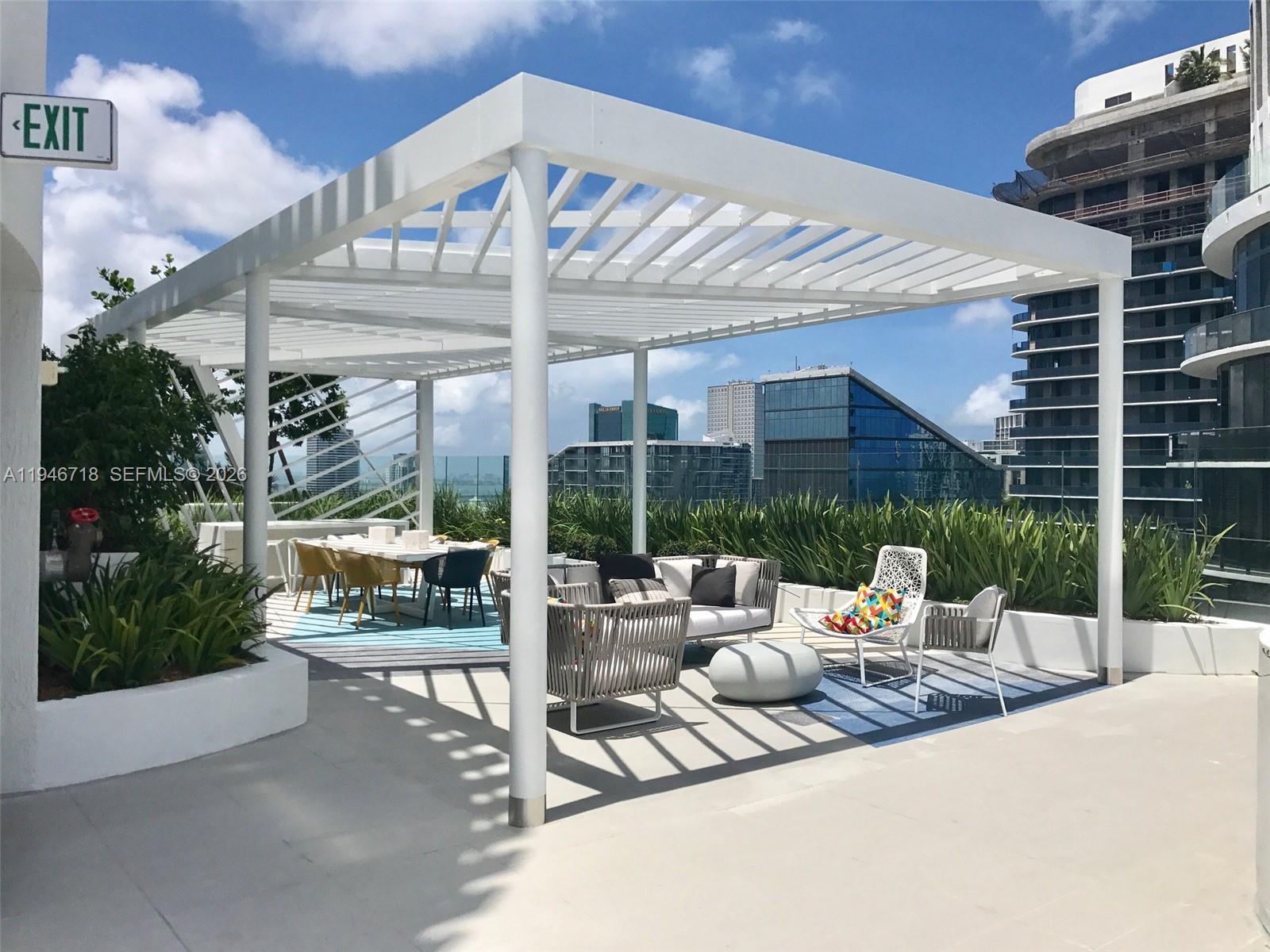 55 SW 9th St #2807, Miami FL 33130