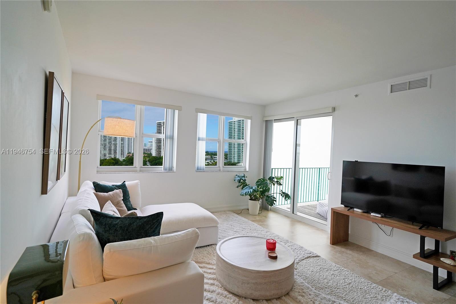 20000 E Country Club Dr #1014, Aventura FL 33180